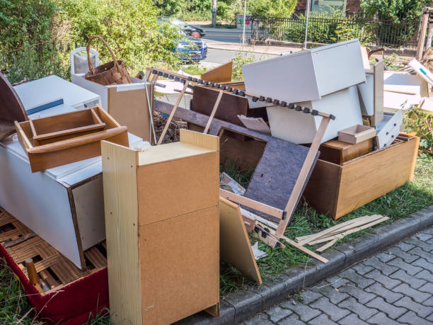 Best Garage Cleanout Services  in Bolivar, OH